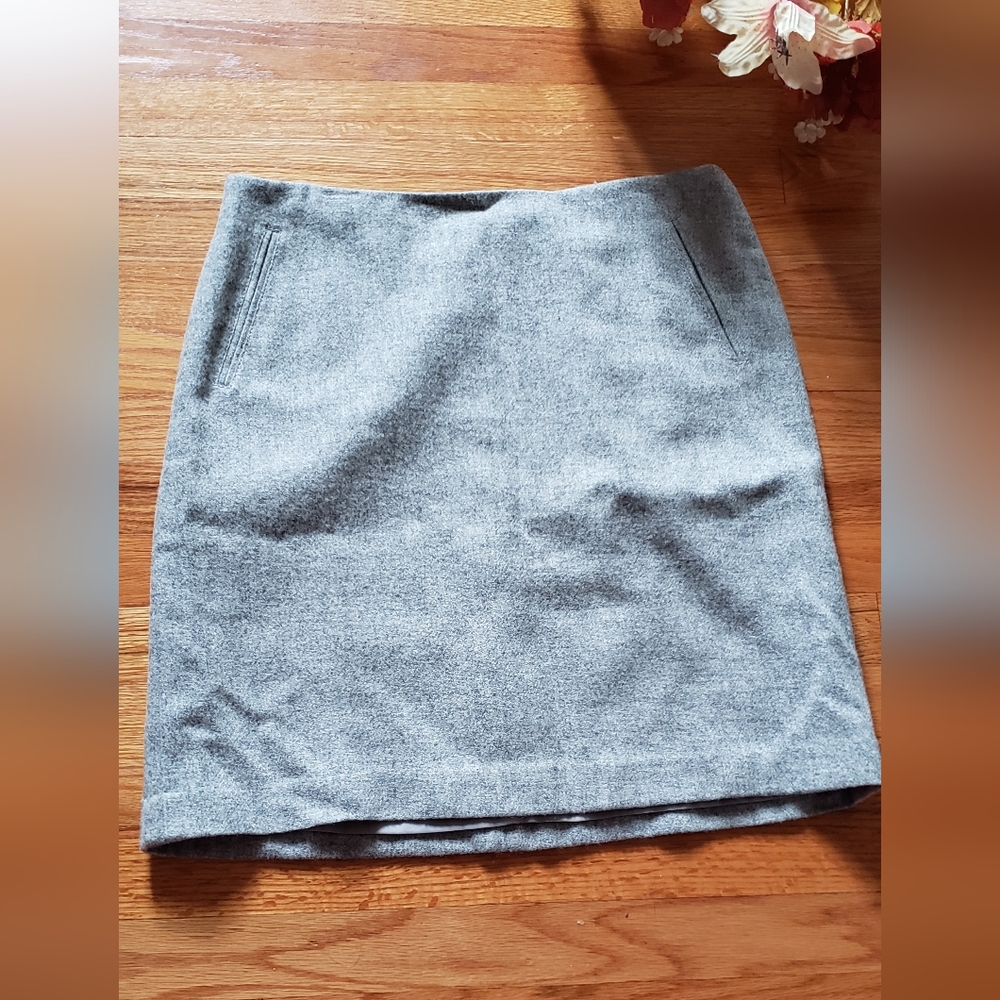 Talbots Light Gray Wool Blend Skirt Women's Size 10 small slit in back